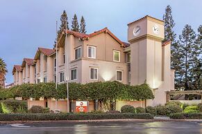 Best Western Plus Airport Plaza