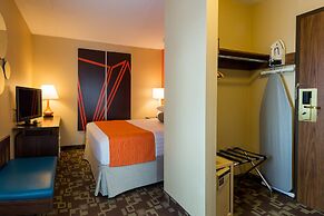 Howard Johnson Plaza by Wyndham by the Falls Niagara Falls