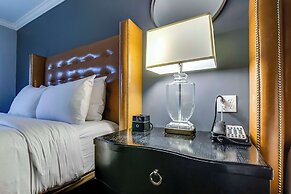 The Campbell House Lexington, Curio Collection by Hilton