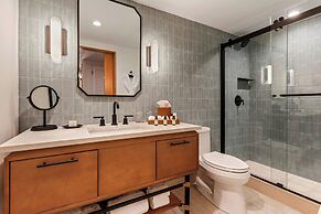 Merriweather Lakehouse, Autograph Collection