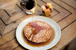 Merriweather Lakehouse, Autograph Collection