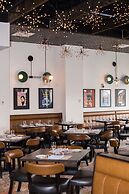 Merriweather Lakehouse, Autograph Collection