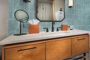 Merriweather Lakehouse, Autograph Collection