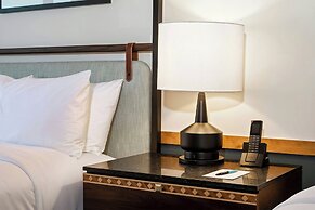 Merriweather Lakehouse, Autograph Collection