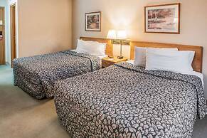 Econo Lodge Inn & Suites