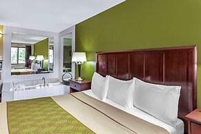 Econo Lodge Inn & Suites