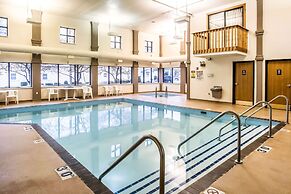 Econo Lodge Inn & Suites