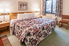 Econo Lodge Inn & Suites