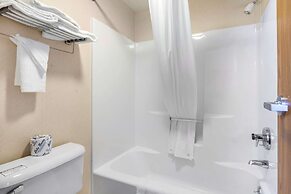 Econo Lodge Inn & Suites