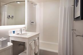 Four Points by Sheraton Windsor Downtown