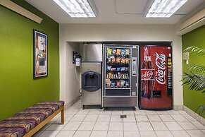 Red Roof Inn PLUS+ West Springfield