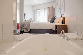 Mitchell on Main Motel & Apartments