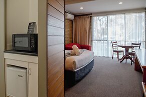 Mitchell on Main Motel & Apartments