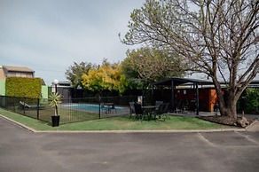 Mitchell on Main Motel & Apartments