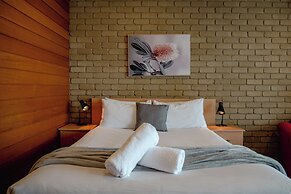 Mitchell on Main Motel & Apartments