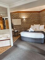 Mitchell on Main Motel & Apartments