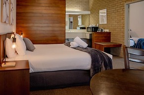 Mitchell on Main Motel & Apartments