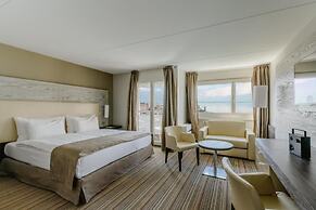 Mona Montreux