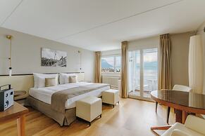 Mona Montreux
