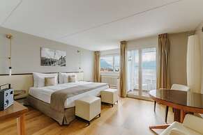 Mona Montreux