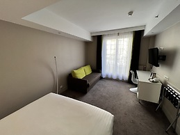 Holiday Inn Paris - Auteuil, an IHG Hotel