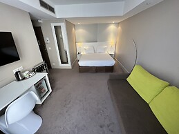 Holiday Inn Paris - Auteuil by IHG