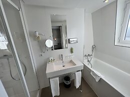 Holiday Inn Paris - Auteuil by IHG