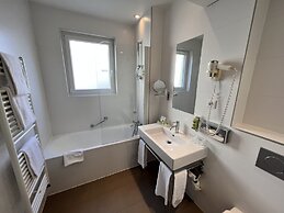 Holiday Inn Paris - Auteuil by IHG