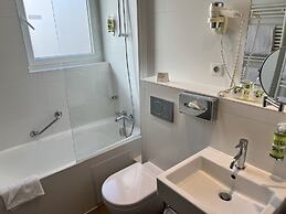 Holiday Inn Paris - Auteuil by IHG