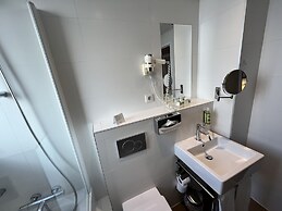 Holiday Inn Paris - Auteuil by IHG