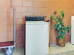 OYO Hotel Dundee By Crystal Lake