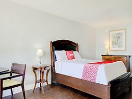 OYO Hotel Dundee By Crystal Lake