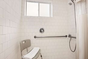 Travelodge by Wyndham Bakersfield