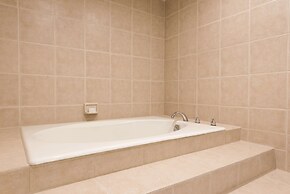 Embassy Suites by Hilton Milwaukee Brookfield