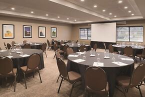 Embassy Suites by Hilton Milwaukee Brookfield