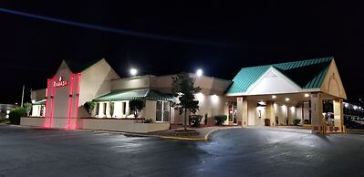 Ramada by Wyndham & Suites Warner Robins