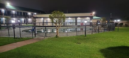 Ramada by Wyndham & Suites Warner Robins