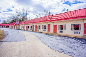 Ozark Junction mountain view by OYO
