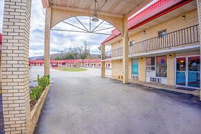 Ozark Junction mountain view by OYO