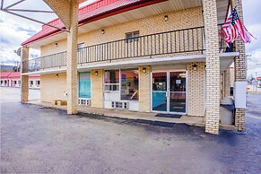 Ozark Junction mountain view by OYO