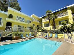 Magic Castle Hotel