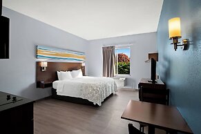 HomeTowne Studios by Red Roof East Lansing - Okemos