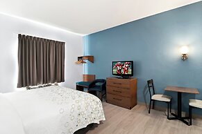 HomeTowne Studios by Red Roof East Lansing - Okemos