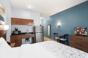 HomeTowne Studios by Red Roof East Lansing - Okemos