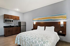 HomeTowne Studios by Red Roof East Lansing - Okemos