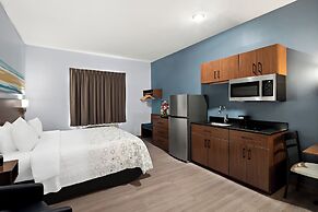 HomeTowne Studios by Red Roof East Lansing - Okemos