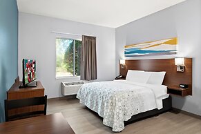 HomeTowne Studios by Red Roof East Lansing - Okemos