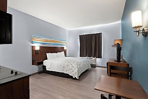 HomeTowne Studios by Red Roof East Lansing - Okemos