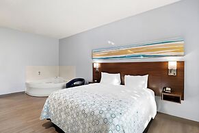 HomeTowne Studios by Red Roof East Lansing - Okemos