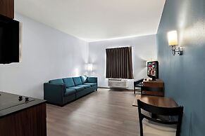 HomeTowne Studios by Red Roof East Lansing - Okemos